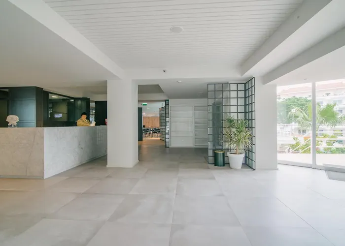 Apartahotel Aqualuz By The Editory